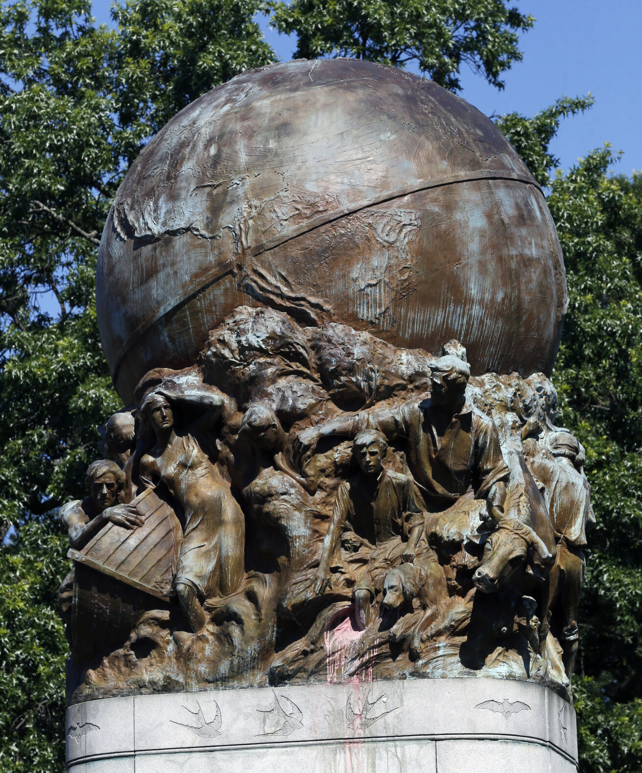 20200703_MET_STATUE_BB07